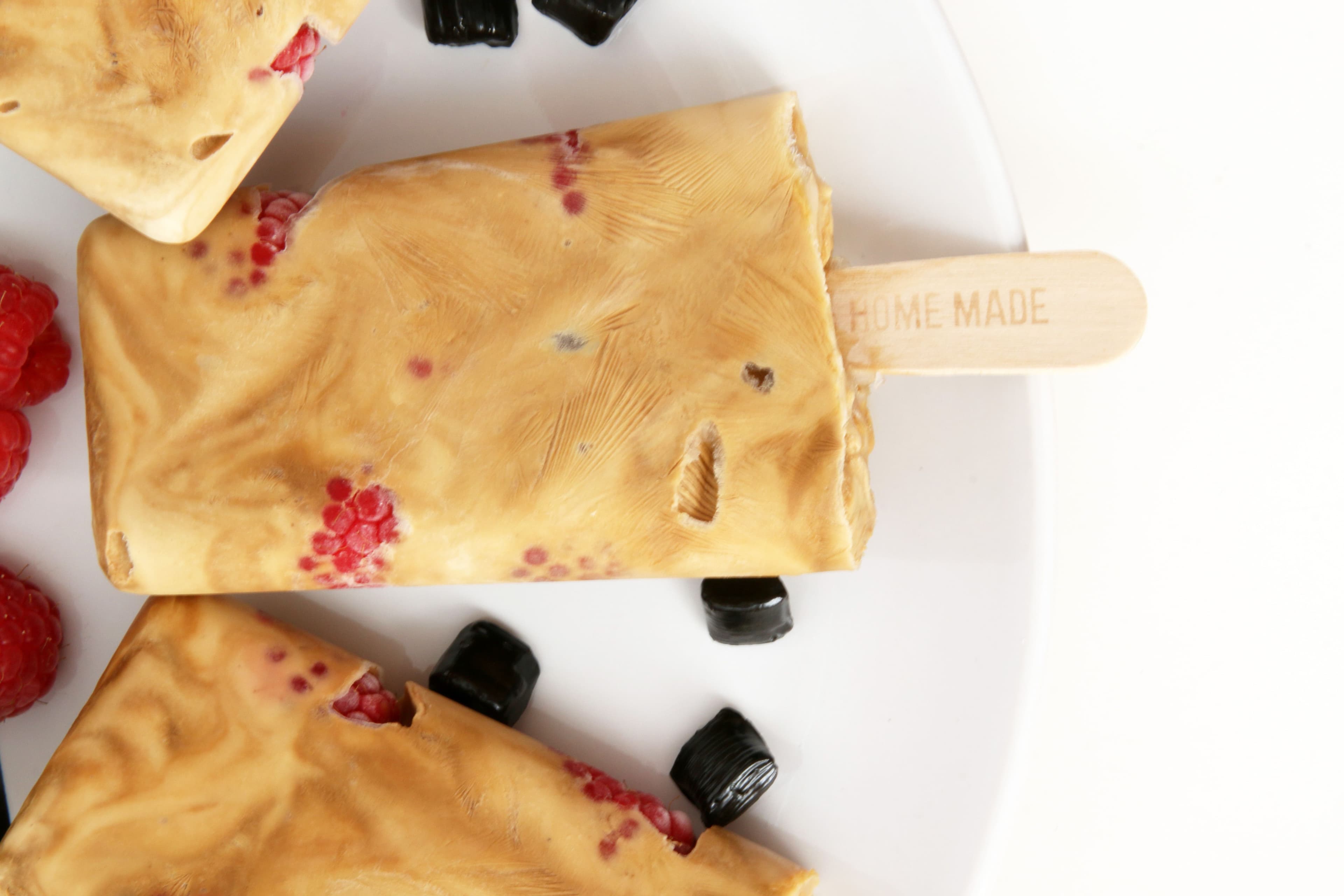 Lakrisis med bringebær