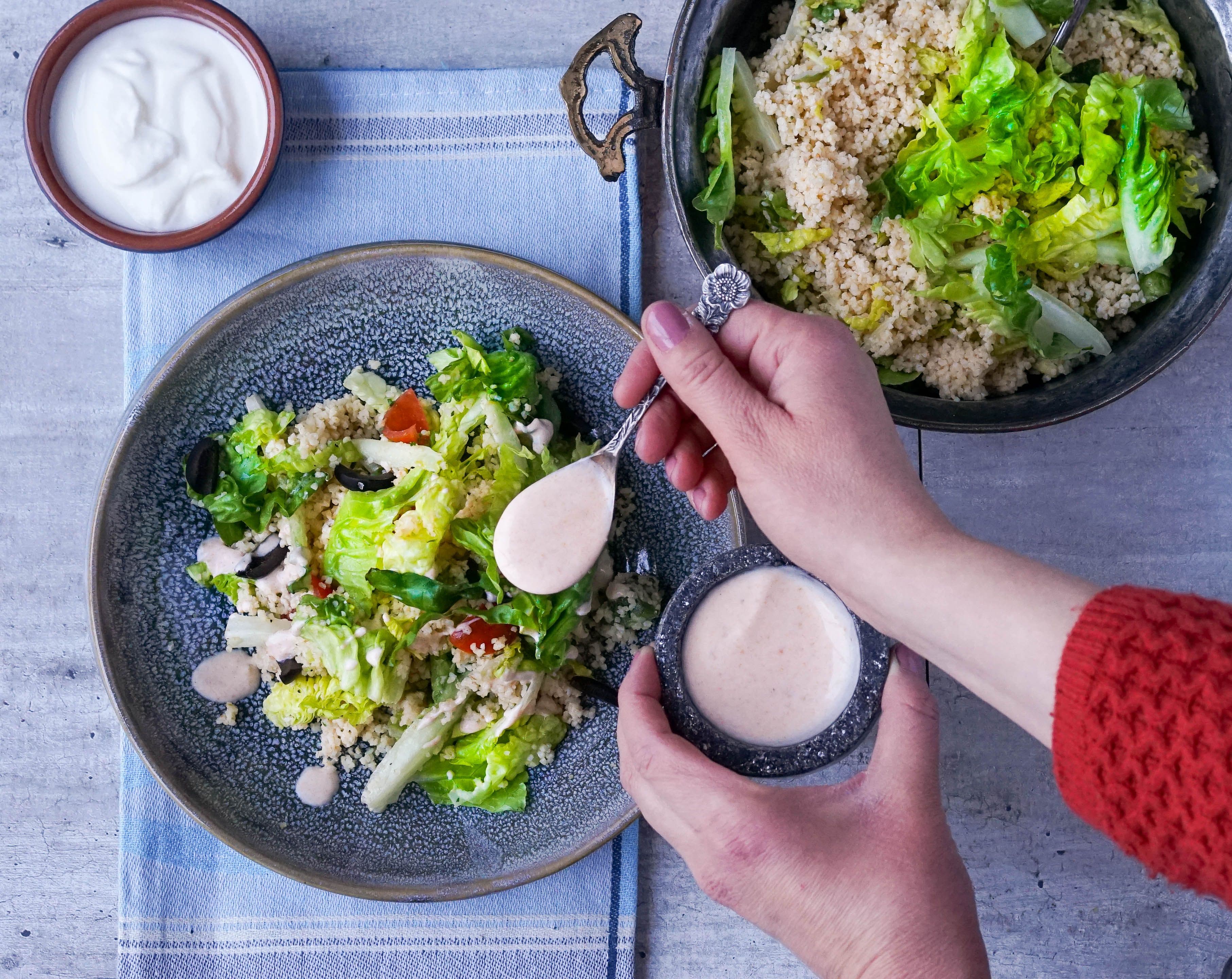 Hjertesalat med bulgur, gresk yoghurt og oliven