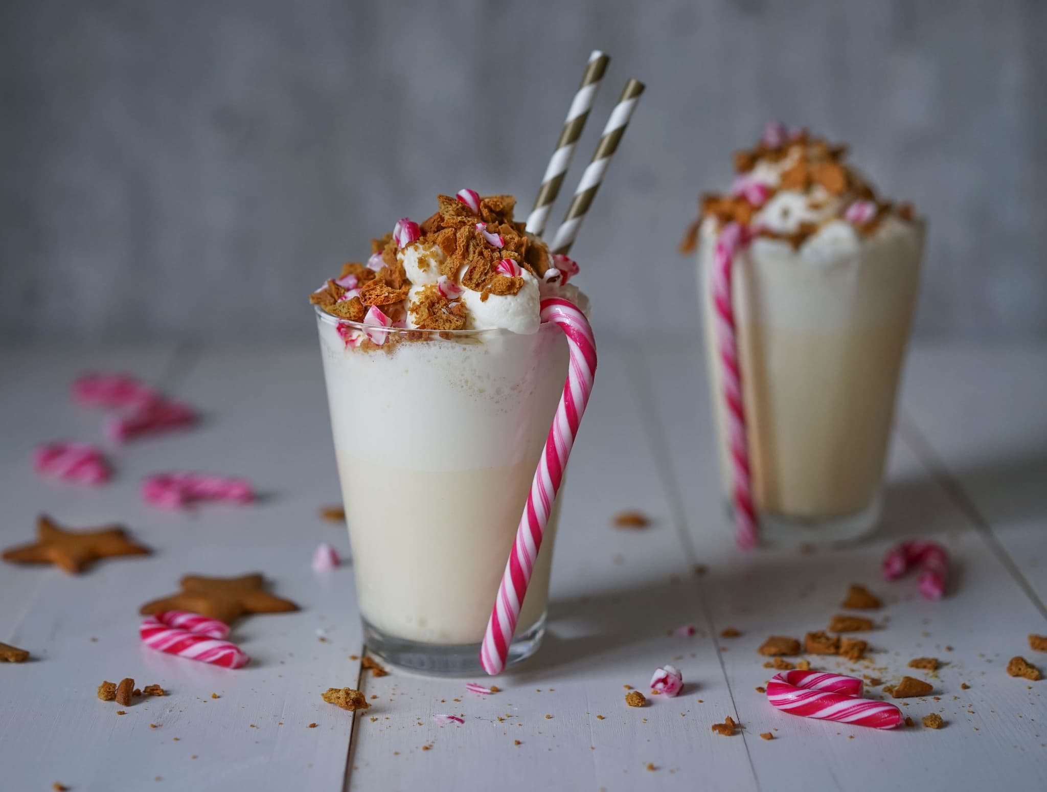 Vaniljemilkshake med knuste pepperkaker