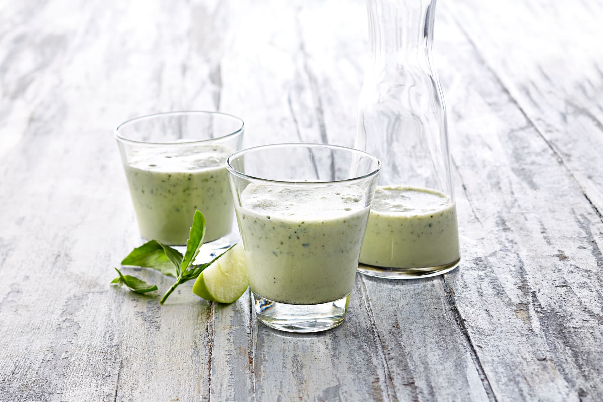 Milkshake med basilikum og eple