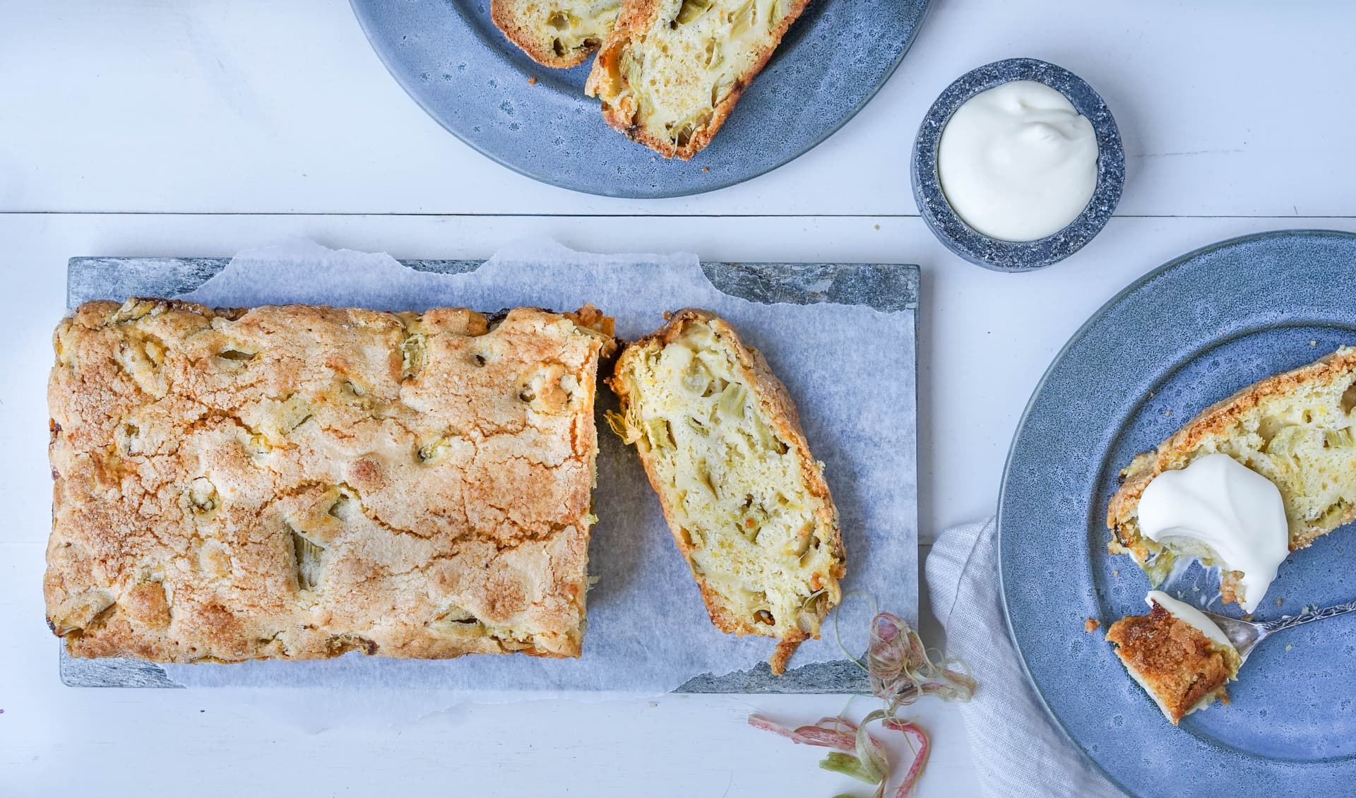 Rabarbrakake med ostekrem