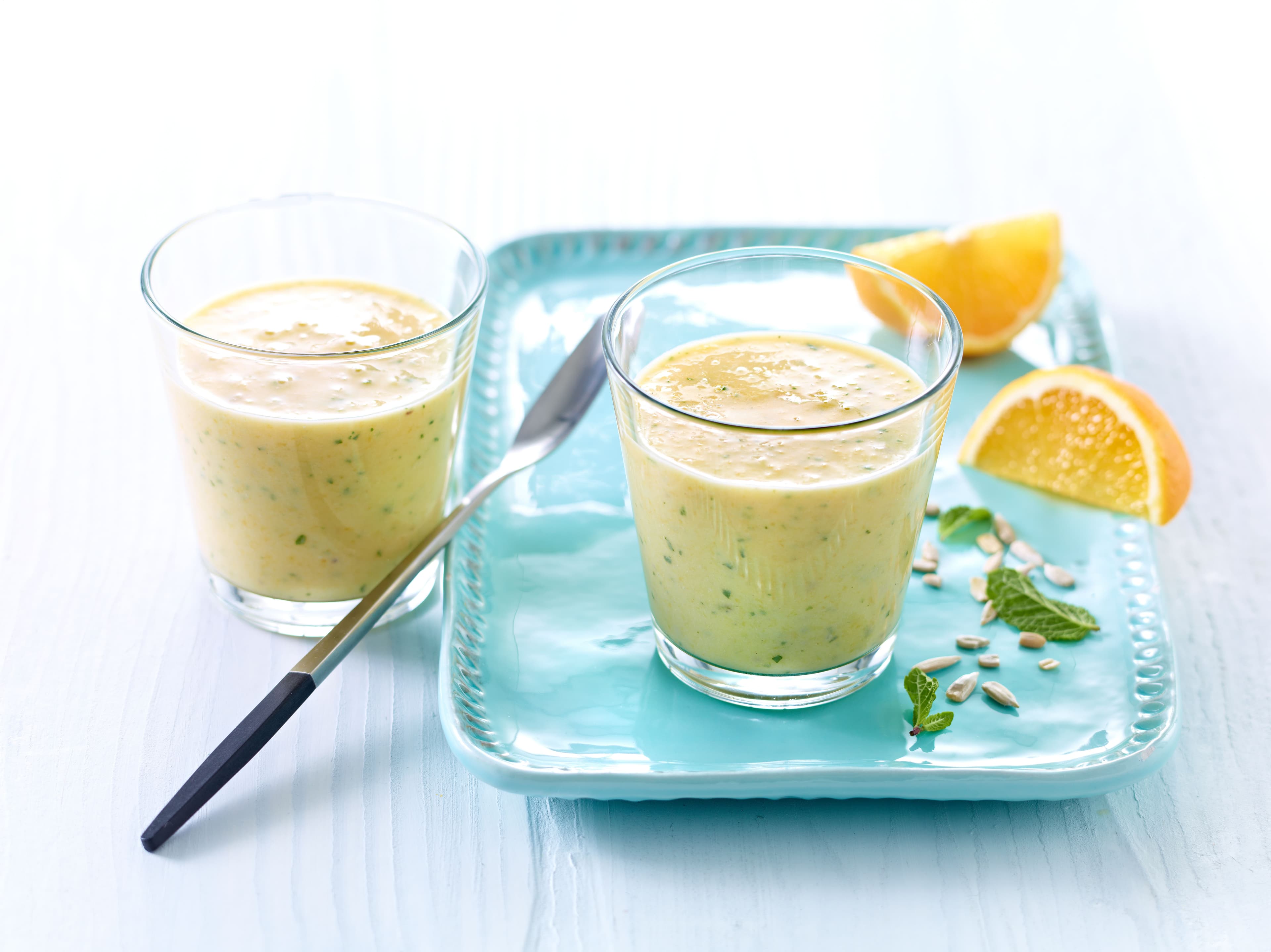 Smoothie med fersken og mynte